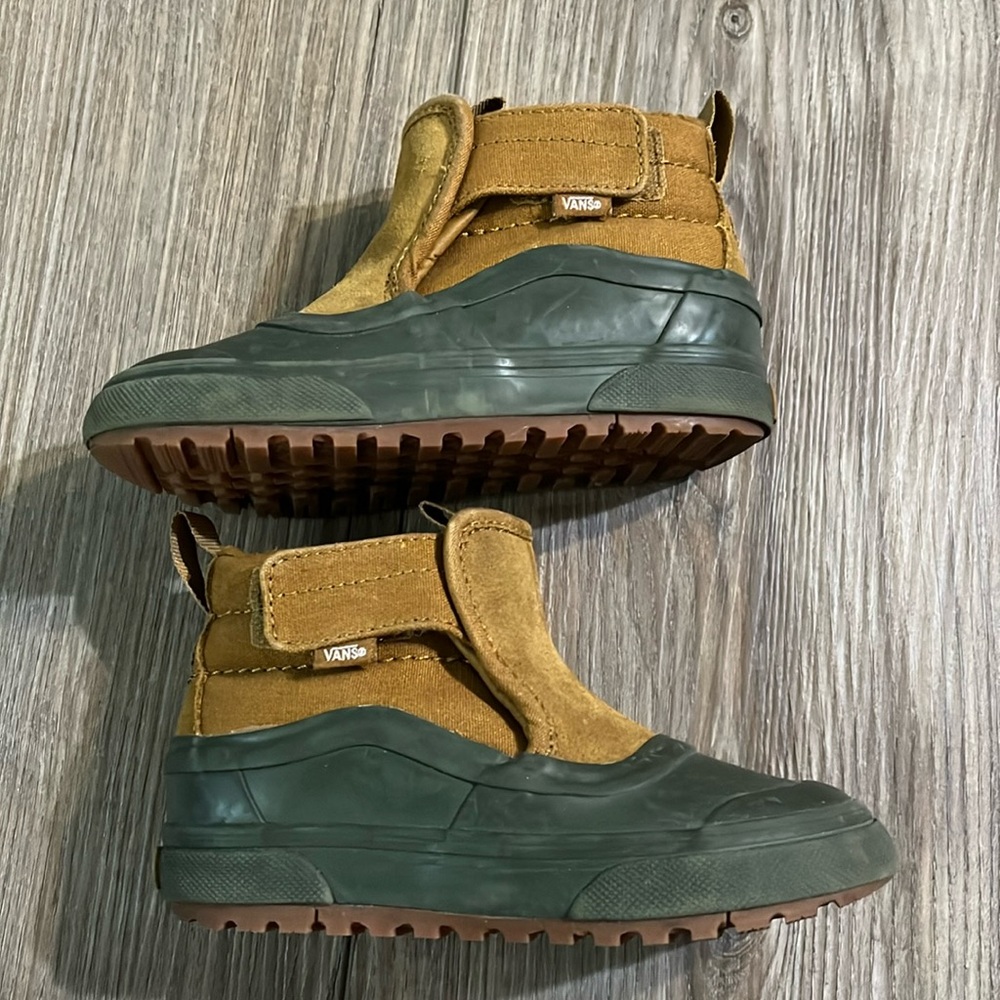 Vans MTE boots - toddler size 8
